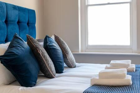 Central, Stunning 2 Bed Apartment With Parking! كامبريدج المظهر الخارجي الصورة