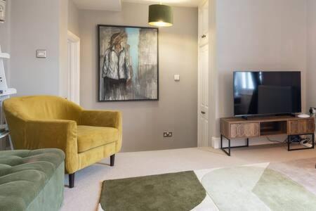 Central, Stunning 2 Bed Apartment With Parking! كامبريدج المظهر الخارجي الصورة