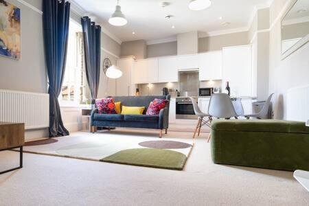 Central, Stunning 2 Bed Apartment With Parking! كامبريدج المظهر الخارجي الصورة